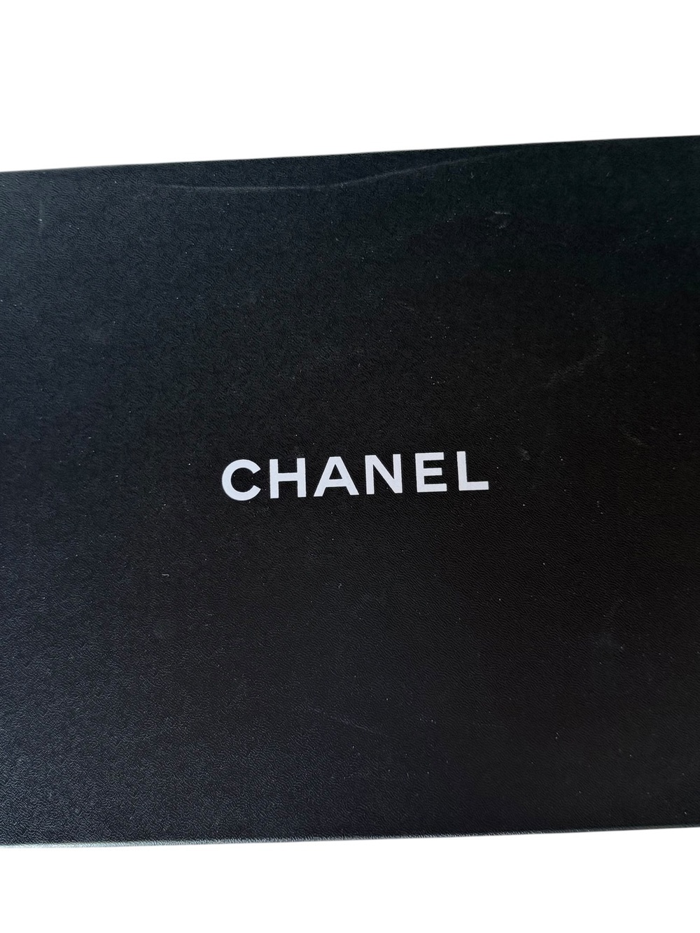 CHANEL Black and White Branded Box with Camellia Detail - Picture 5 of 14